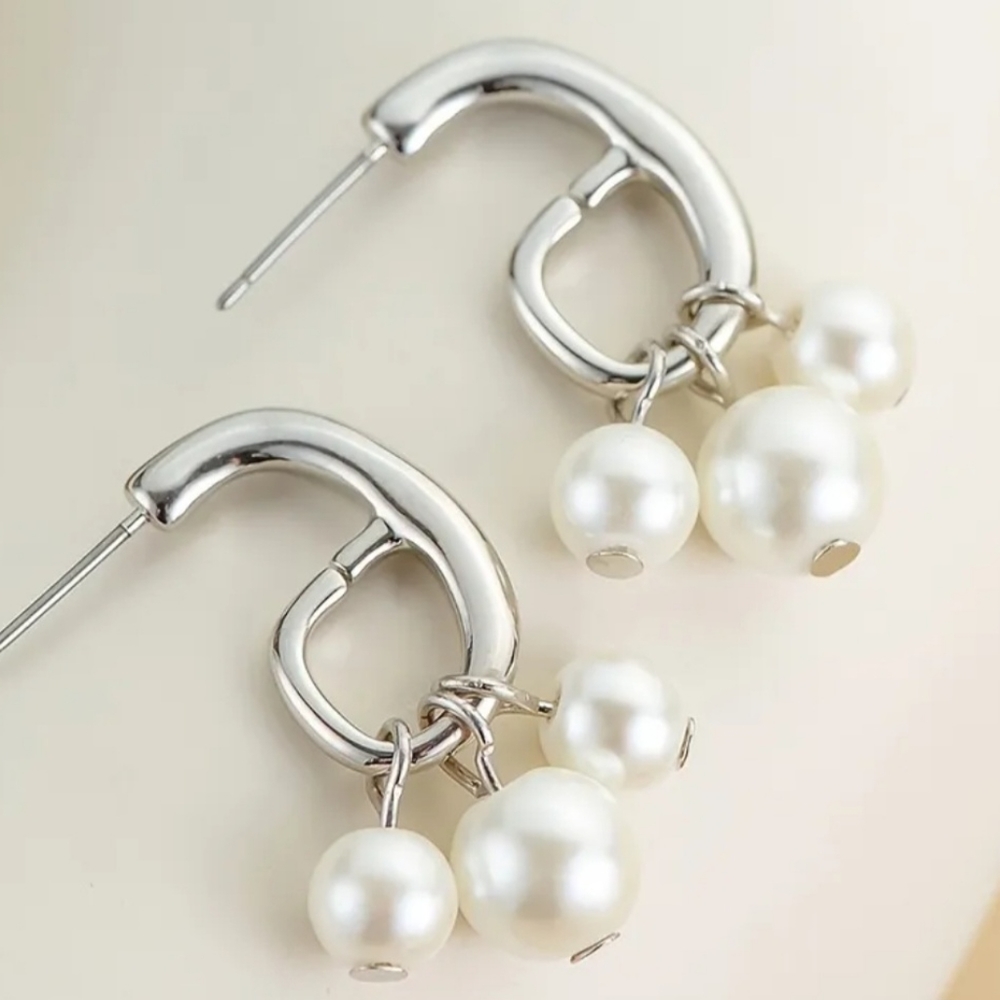 Elegant Faux Pearl Tassel Drop Post Earrings.. NWT Fast Ship.
